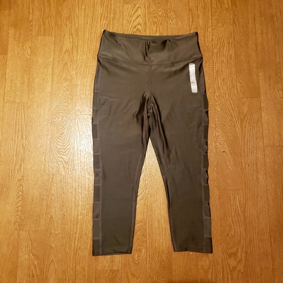 💣2/$20💣 Phone Pocket Capri Active Legging - Picture 6 of 7